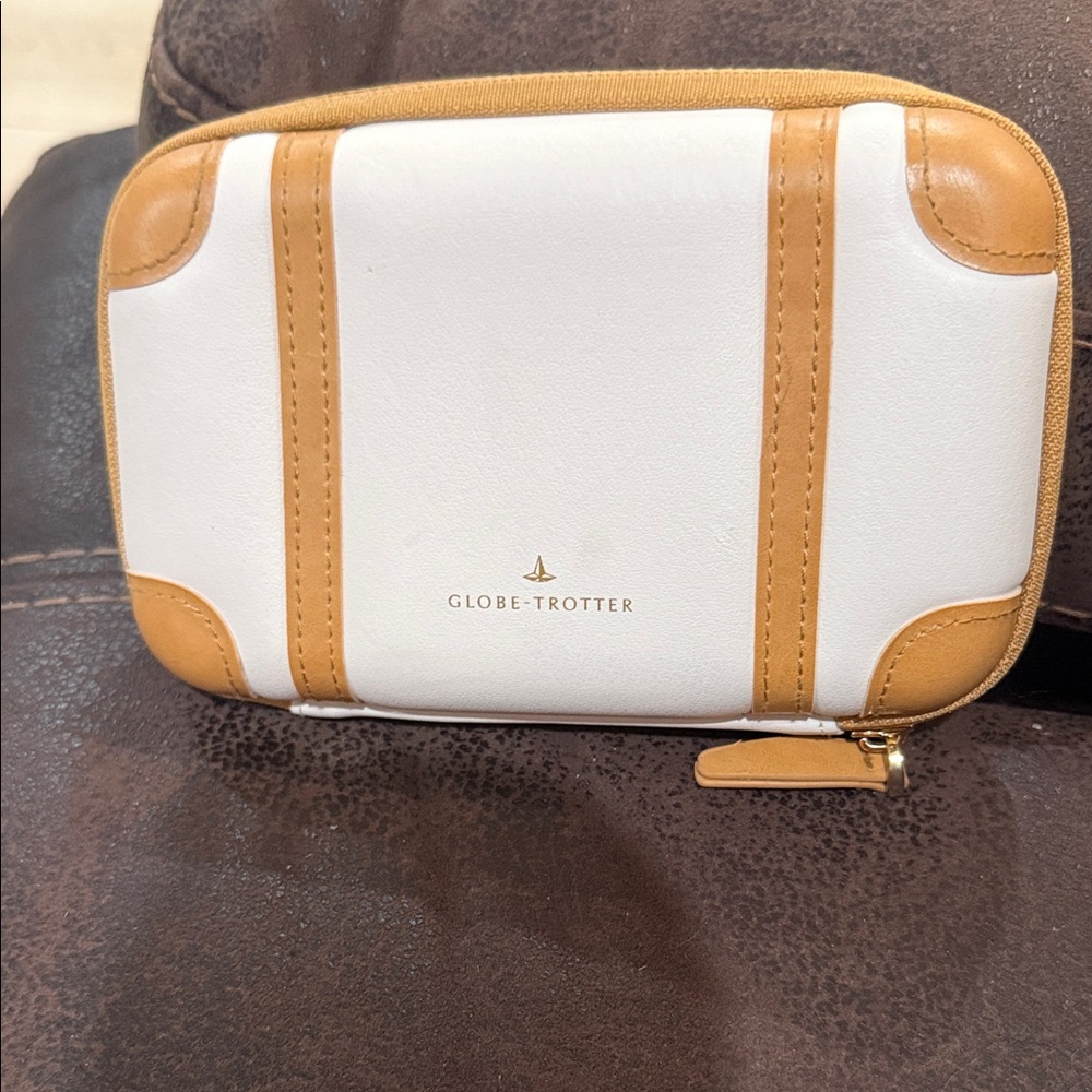 Globe-Trotter White and Tan Cosmetic Bag